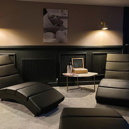 Hy Lytham St Anne'S Aparthotel Lytham St Annes Exterior foto A home theater
