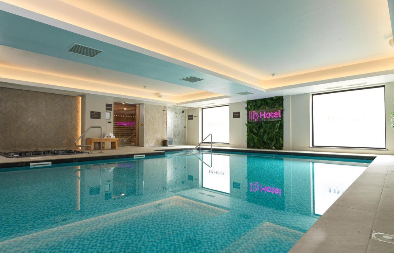Hy Lytham St Anne'S Aparthotel Lytham St Annes Exterior foto The swimming pool at the hotel