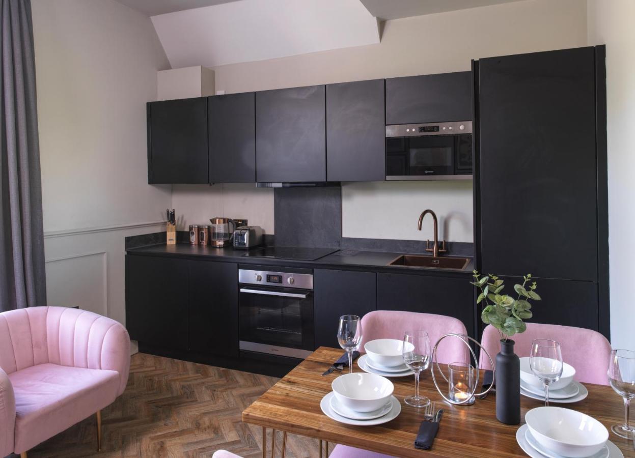 Hy Lytham St Anne'S Aparthotel Lytham St Annes Exterior foto A kitchen in a serviced apartment in London
