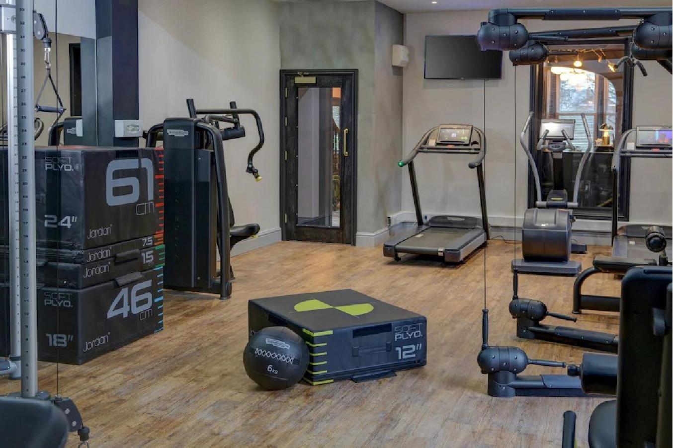 Hy Lytham St Anne'S Aparthotel Lytham St Annes Exterior foto The gym at the hotel