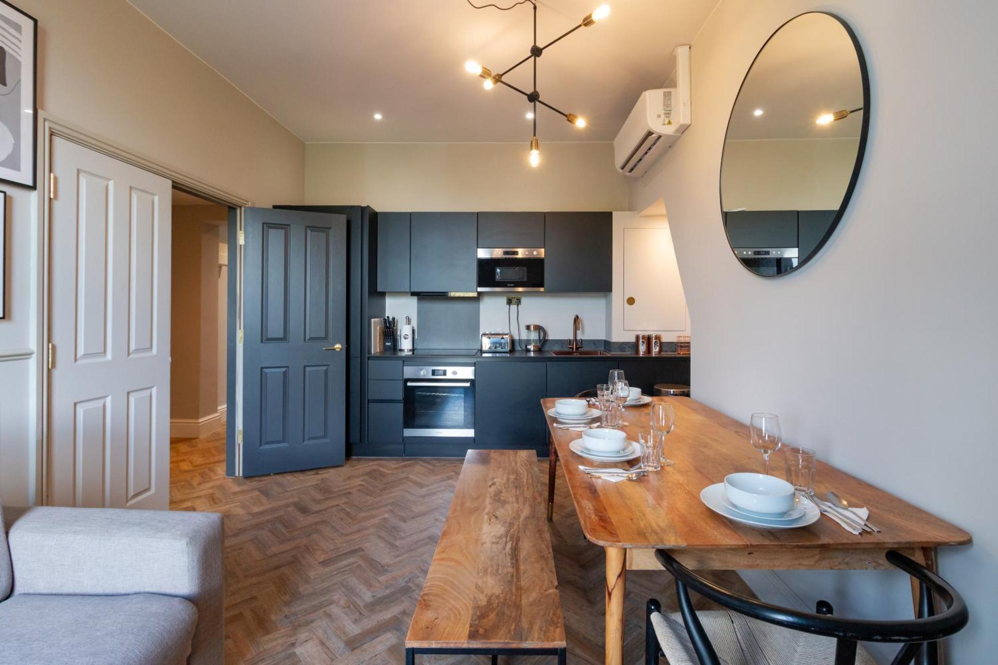 Hy Lytham St Anne'S Aparthotel Lytham St Annes Exterior foto A kitchen in a serviced apartment in London
