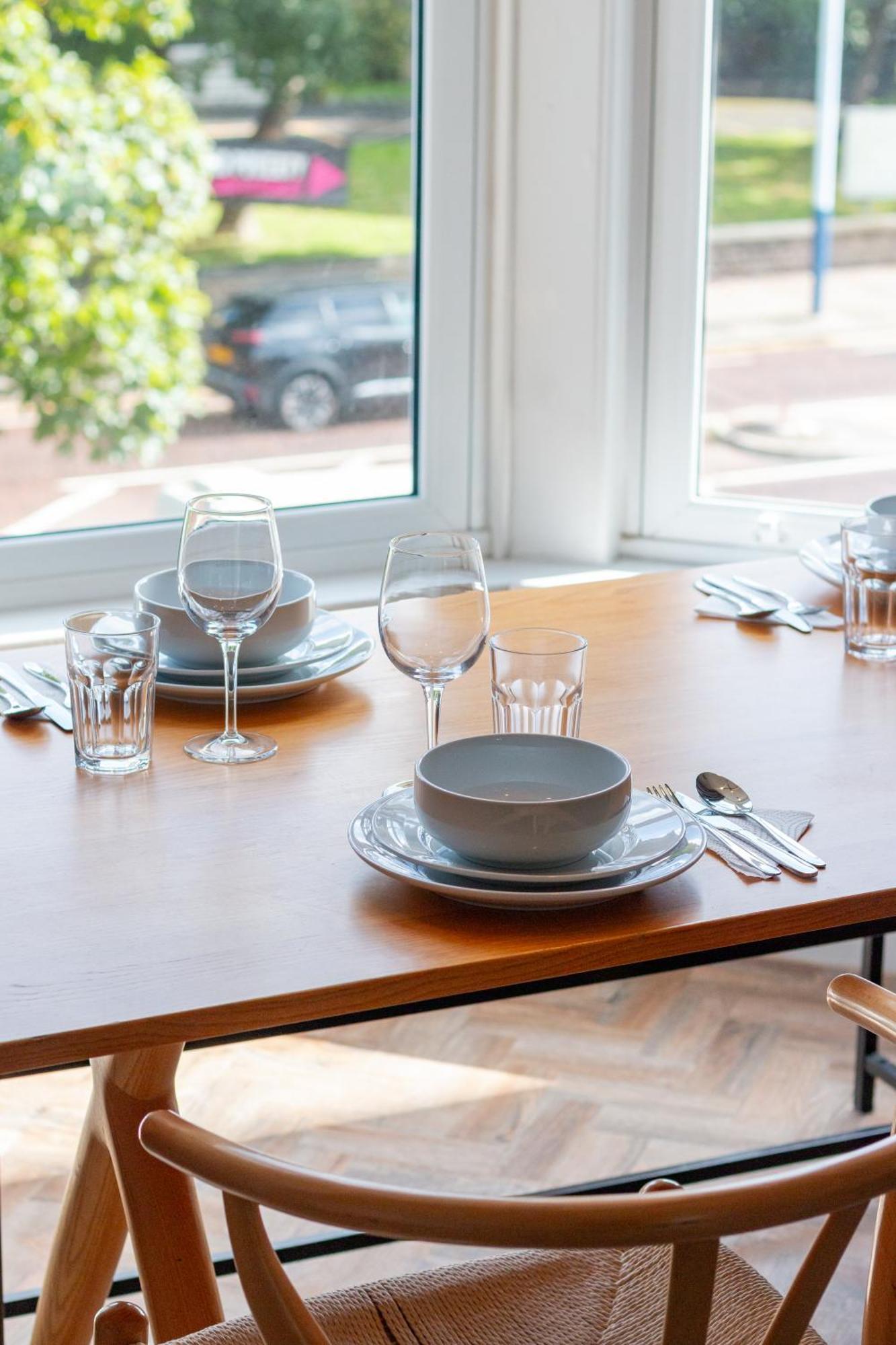 Hy Lytham St Anne'S Aparthotel Lytham St Annes Exterior foto Table setting at the restaurant